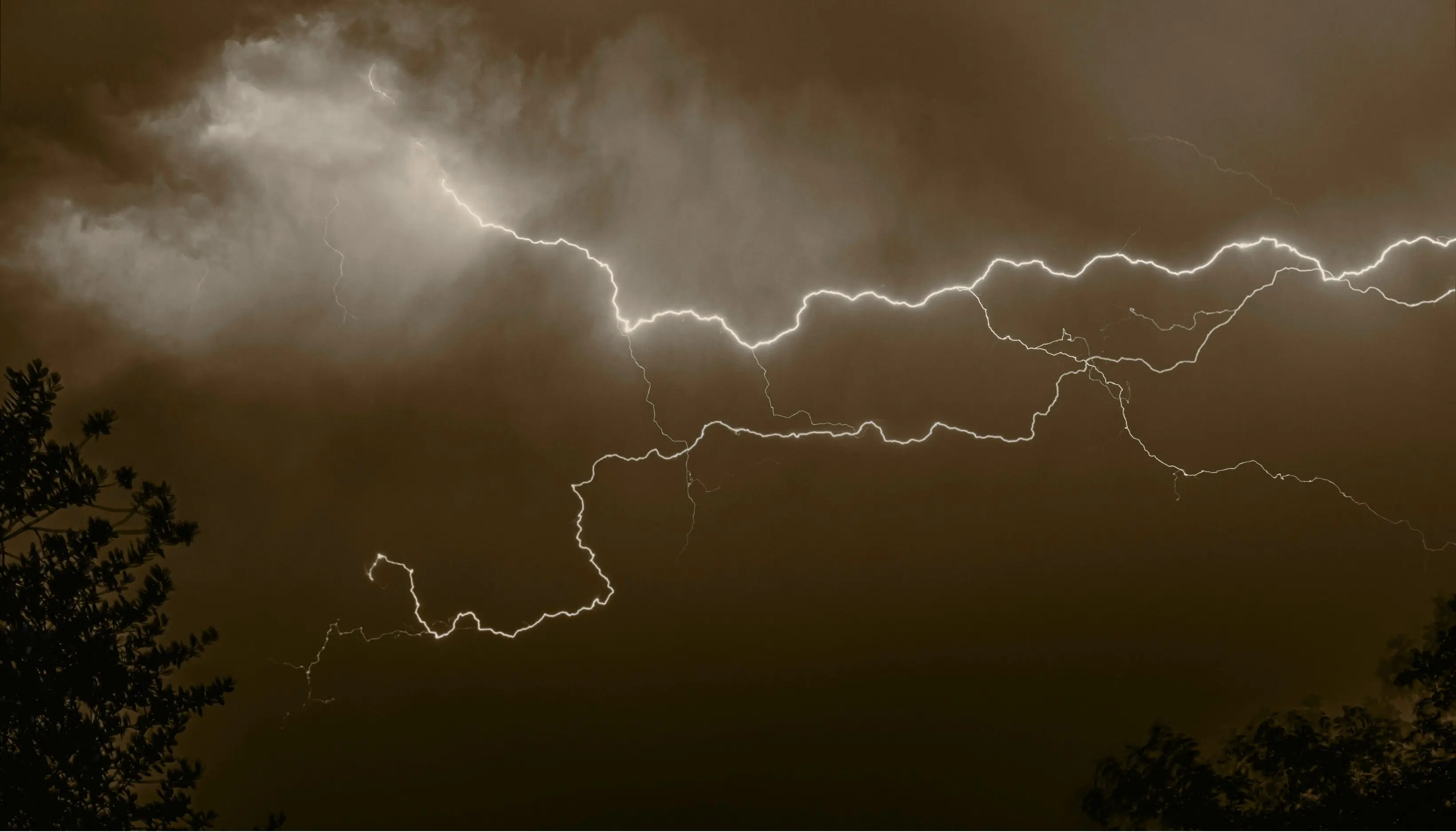 68fbd90395580_lightning